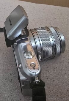 Olympus E-PM1 + objektív 14-42mm - 2