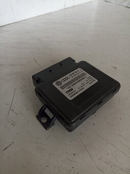 Jednotka parkovacej brzdy Audi A8 D3 - 2