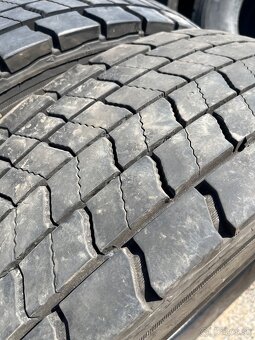 Predám 275/70R22,5 - 2