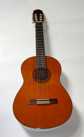 Predám veľmi málo hranú 1/2 klasickú gitaru zn. YAMAHA - 2