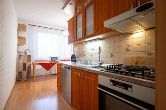REZERVOVANÝ 4 izbový byt s balkónom v Púchove - 2