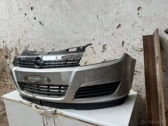Opel astra H predny naraznik - 2