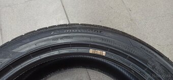 245/40 R18 - 2