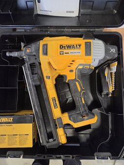 Klincovačka do betónu Dewalt DCN890N - 2