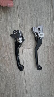 Predám sklopné páčky na motorku – Beta - 2