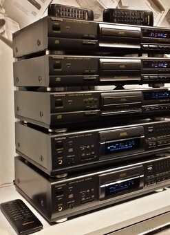 Seria CD prehravac TECHNICS moznost ovladat s DO, MASH = Cd4 - 2