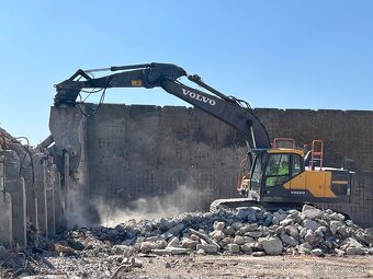 prijmeme STROJNÍKA na JCB 4CX, NÁSTUP IHNEĎ - 2