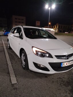 Predám Opel Astra J 1.6 81 kw r.v 2015 - 2