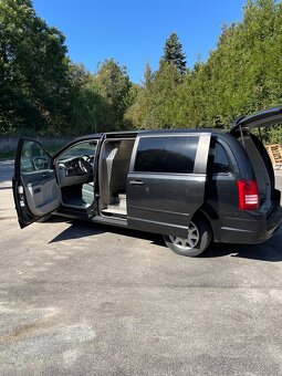 Pohřební speciál Chrysrel Grand Voyager - 2