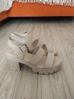 Catwalk sandále na platforme - 2