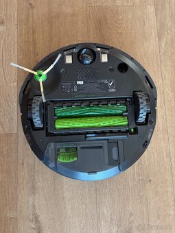 Robotický vysávač iRobot Romba i7 - 2