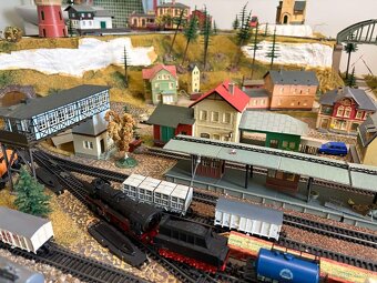 Vláčiky TT - dráha, mesto, budovy, stromy, príslušenstvo - 2