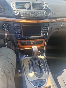Mercedes E 211 - 2