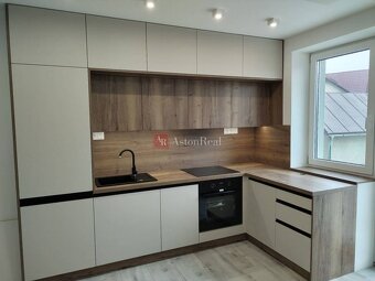 Predaj:Prerobený 5-izbový RODINNÝ DOM, pozemok 547 m2, Marti - 2