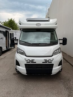 OBYTNÝ AUTOMOBIL MILLER TORONTO - 2