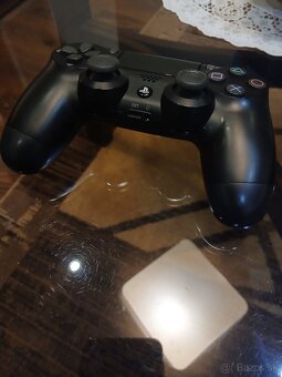 PS4 ovladač - 2