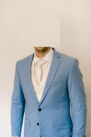 Svetlomodrý pánsky svadobný oblek - 2