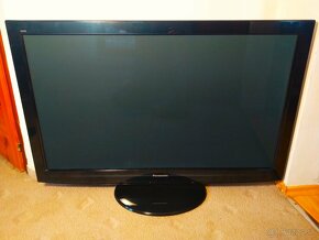 Velká Full HD plazmová televize Panasonic 106 cm - 2