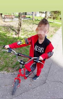 Stylovy cerveny set 122/128 - 2