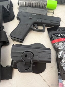 Predám airsoftovú zbraň WE Glock19 s blow backom a výbavou - 2