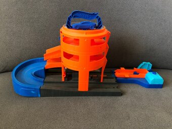 Hot Wheels City Deluxe Set GBF95 - 2