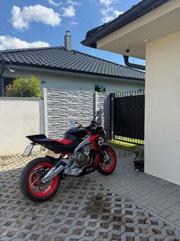 Aprilia Tuono 660 - 2