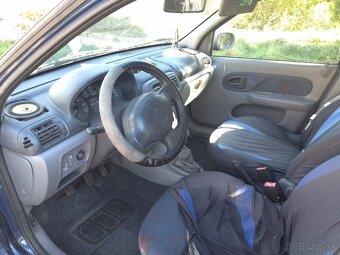 Renault Clio thalia - 2