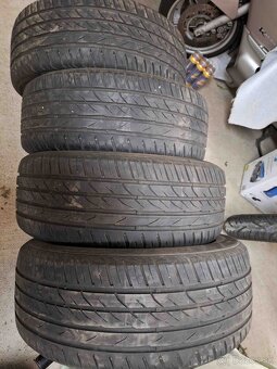 Pneu 215/55 r17 - 2