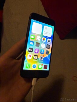 Apple iPhone 8 64GB - 2