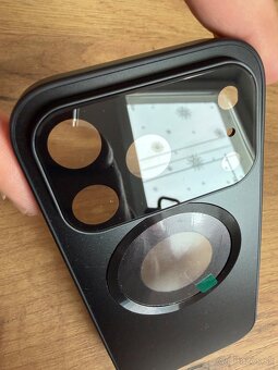 Apple 17 Pro kryt s magsafe - 2