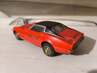 Chevrolet Corvette 1:20 plechový - 2
