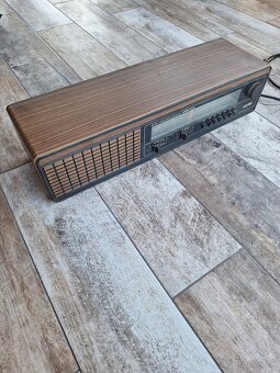 Rádio Saturn MR423 - 2