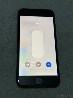 Predám Apple iPhone SE 2022 64GB Black Minimálne známky - 2