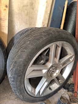 Elektróny 215/45 R17 - 2