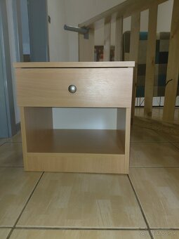 Posteľ s nočným stolíkom - 2
