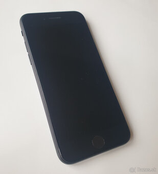 iPhone SE 2020 64 GB čierny veľmi pekný stav - 2