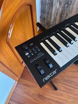 MIDI klávesy a stojan- Nektar Impact GX61 (takmer nepoužíté) - 2
