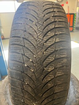 Predám zimné Pneu 205/65R15 dezén 6/7mmm - 2