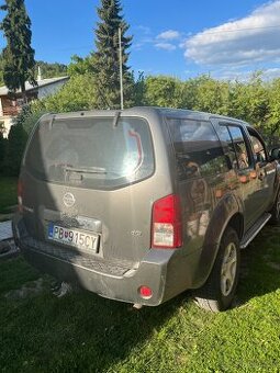 Nissan Pathfinder - 2