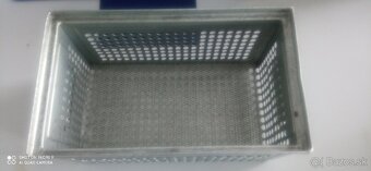 Kovový stohovací box perforovaný - 2