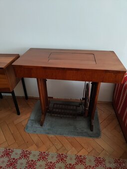 Predám šijací stroj Minerva - 2