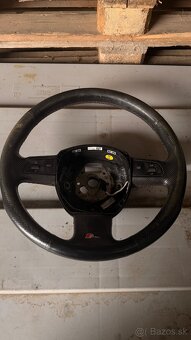 Audi A4 B7 S-line volant - 2