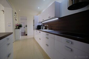 PREDAJ- POLYFUNKČNÁ BUDOVA- NITRIANSKE HRNČIAROVCE - 2