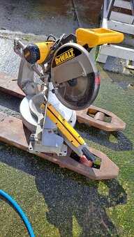 Pokosova pila Dewalt - 2