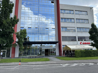 Prenájom kancelárskeho priestoru 225 m² na ulici Galvaniho v - 2