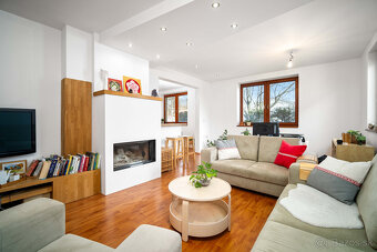 Pekný dvojpodlažný RD v Modranke so samostatnou bytovou jedn - 2