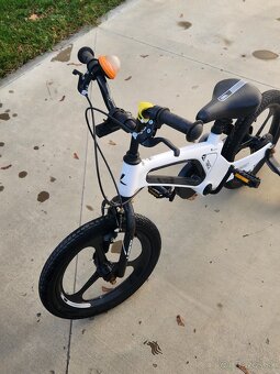 Detský bicykel s pomocnými kolieskami - 2