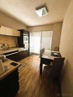 Pekný a veľký 3 izb. byt s loggiou, sídl.Vinohrady, Levice - 2