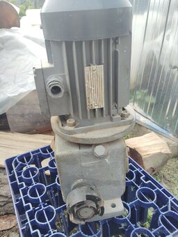 Elektromotor s prevodovkou - 2