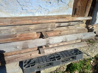 Drevo zo starého.krovu - 2